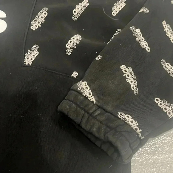 [XS] Adidas Ess Linear Fav Core all Over Print Sweatshirt Pullover FM6185  Black - Picture 4 of 8